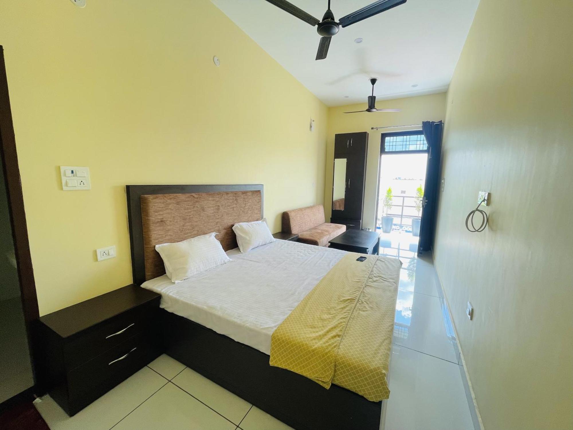 Bld Restaurant And Home Stay Dehradun Eksteriør billede
